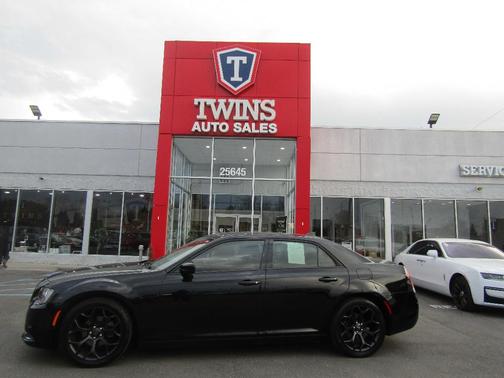 Black 2019 Chrysler 300 Touring