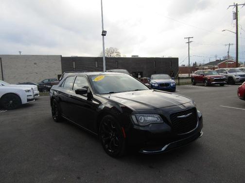 Black 2019 Chrysler 300 Touring