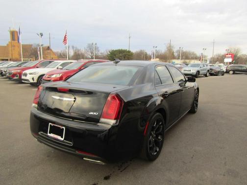 Black 2019 Chrysler 300 Touring