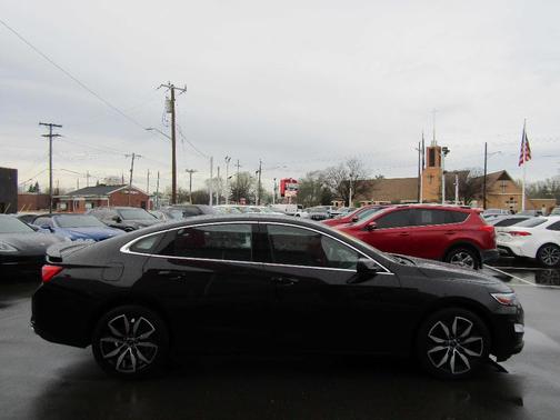 Black 2022 Chevrolet Malibu RS