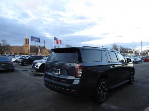 2021 Chevrolet Suburban RST
