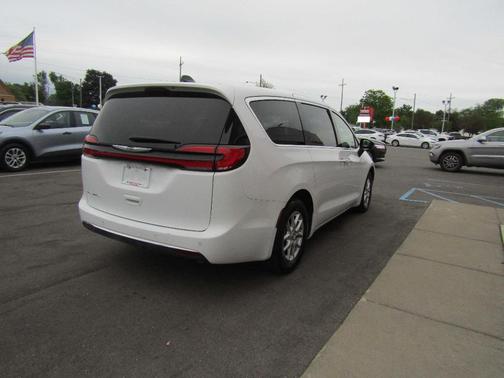 White 2025 Chrysler Pacifica Select
