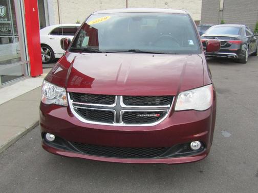 Red 2019 Dodge Grand Caravan SE