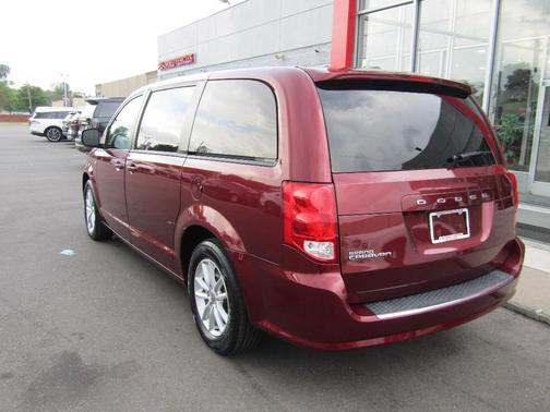 Red 2019 Dodge Grand Caravan SE