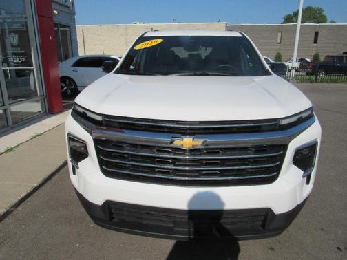 White 2026 Chevrolet Traverse LT
