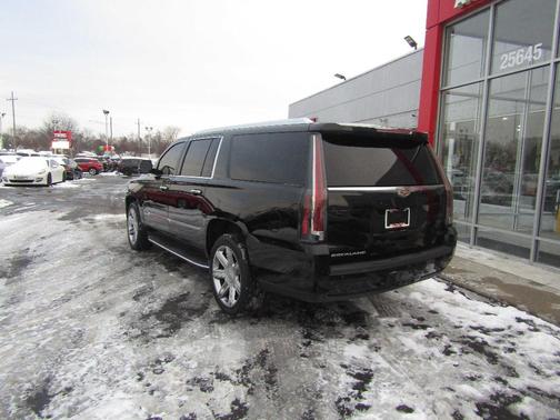 2018 Cadillac Escalade ESV Luxury