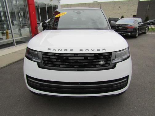 Fuji White 2025 Land Rover Range Rover P400 SE