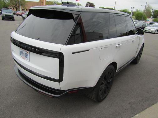 Fuji White 2025 Land Rover Range Rover P400 SE