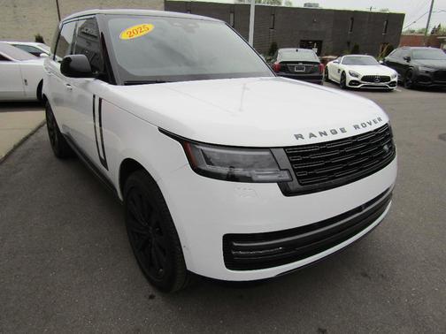 Fuji White 2025 Land Rover Range Rover P400 SE
