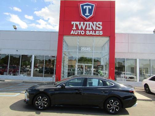 Black 2025 Hyundai SONATA SEL