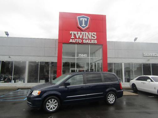 2016 Chrysler Town & Country Touring
