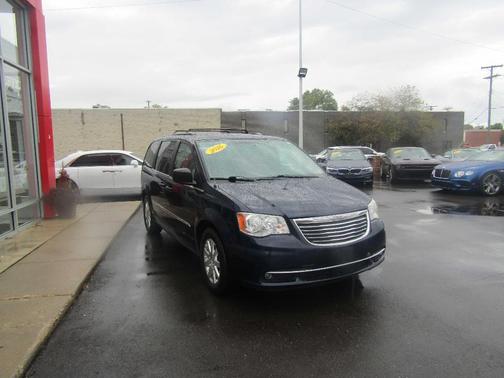 2016 Chrysler Town & Country Touring