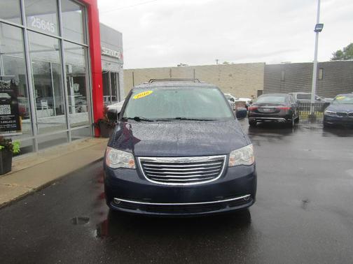 2016 Chrysler Town & Country Touring