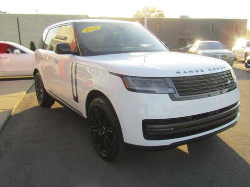 Fuji White 2025 Land Rover Range Rover P550e SE