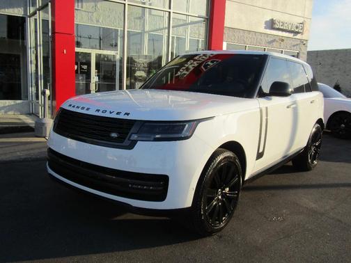 Fuji White 2025 Land Rover Range Rover P550e SE