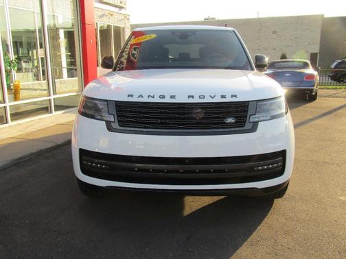 Fuji White 2025 Land Rover Range Rover P550e SE