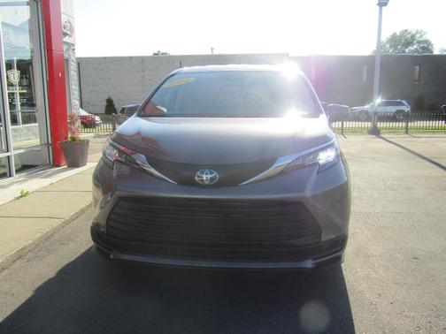Gray 2022 Toyota Sienna LE