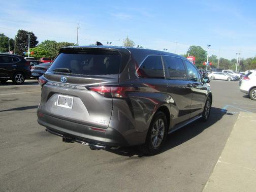 Gray 2022 Toyota Sienna LE