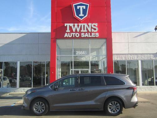 Gray 2022 Toyota Sienna LE