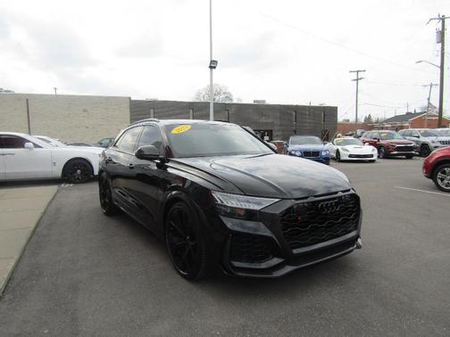Mythos Black Metallic 2023 Audi RS Q8 4.0T quattro