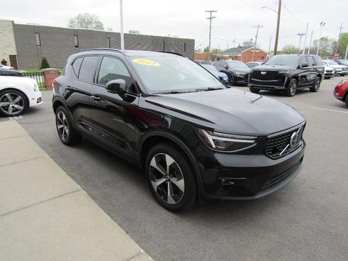 Black 2024 Volvo XC40 B5 Plus Dark Theme