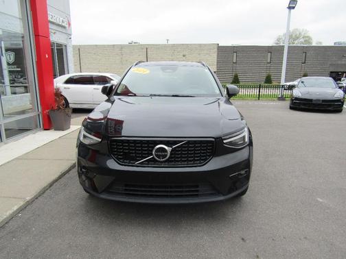 Black 2024 Volvo XC40 B5 Plus Dark Theme