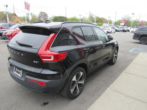 Black 2024 Volvo XC40 B5 Plus Dark Theme