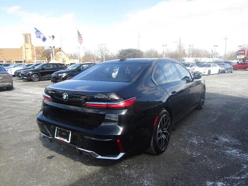 2025 BMW 740 i xDrive