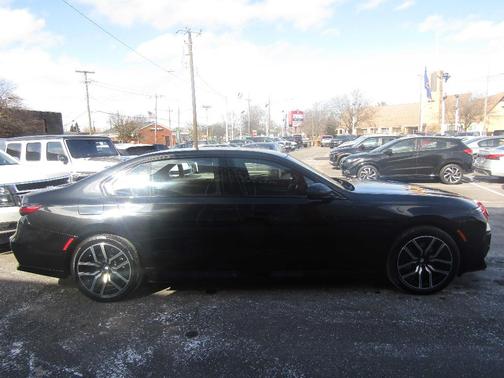 2025 BMW 740 i xDrive