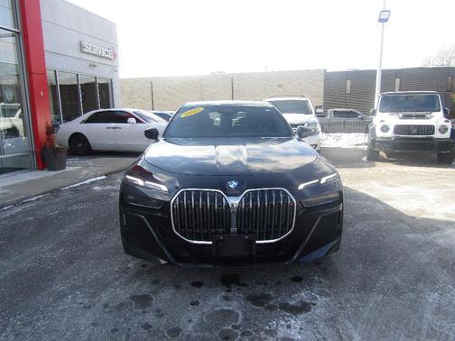 2025 BMW 740 i xDrive