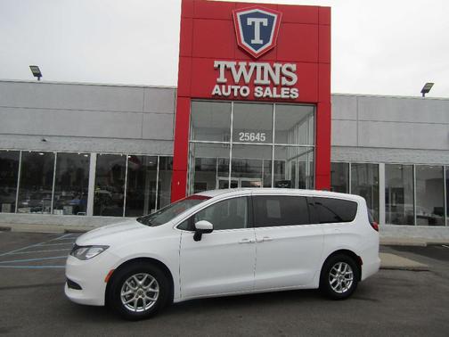 2022 Chrysler Voyager LX