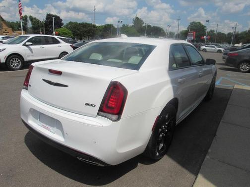 White 2020 Chrysler 300 Touring