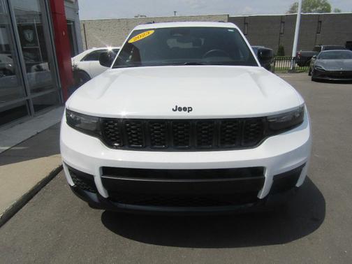 White 2023 Jeep Grand Cherokee L Laredo