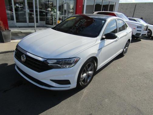 Pure White 2021 Volkswagen Jetta 1.4T R-Line
