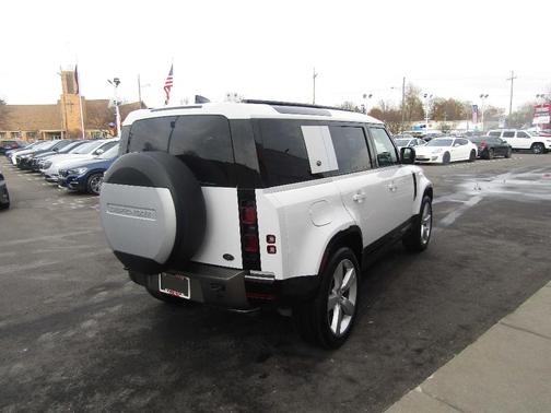 2022 Land Rover Defender 110 X-Dynamic SE