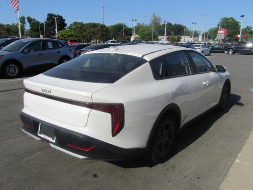 White 2025 Kia K4