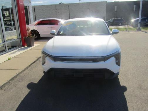 White 2025 Kia K4