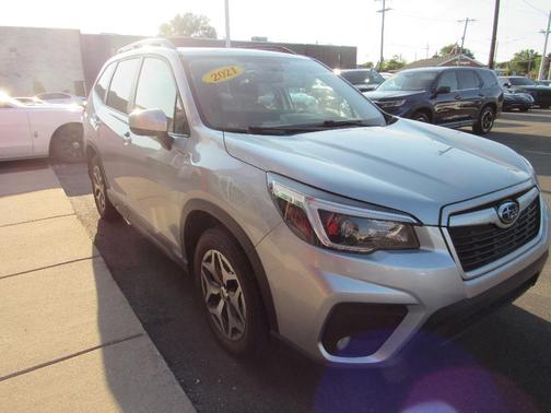 Ice Silver Metallic 2021 Subaru Forester Premium