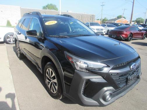 Crystal Black Silica 2023 Subaru Outback Premium