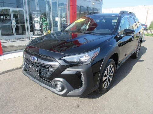 Crystal Black Silica 2023 Subaru Outback Premium
