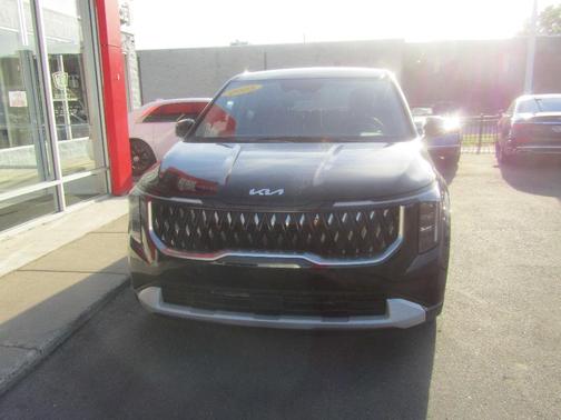 Black 2025 Kia Carnival LXS