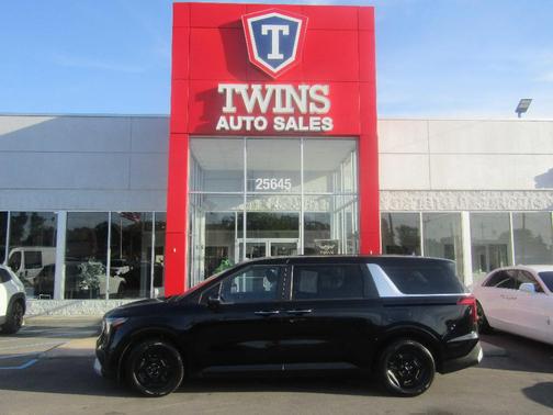 Black 2025 Kia Carnival LXS