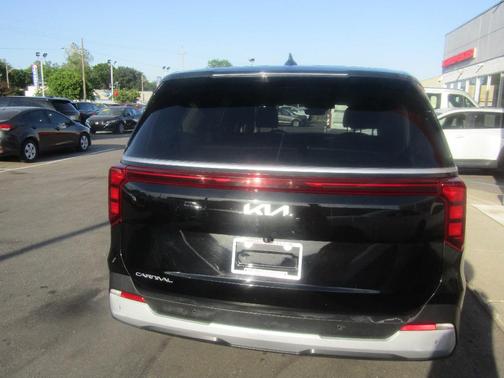 Black 2025 Kia Carnival LXS