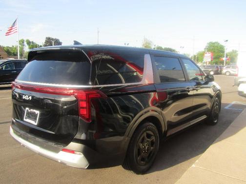 Black 2025 Kia Carnival LXS
