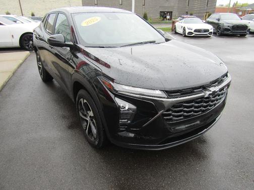 Black 2025 Chevrolet Trax 1RS