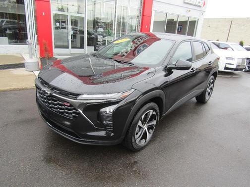Black 2025 Chevrolet Trax 1RS