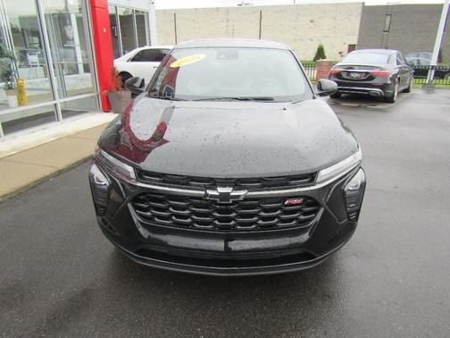 Black 2025 Chevrolet Trax 1RS