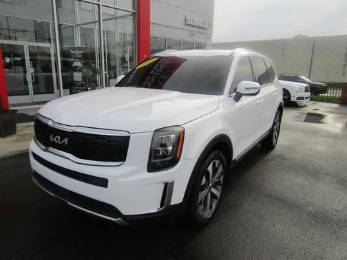 White 2022 Kia Telluride EX