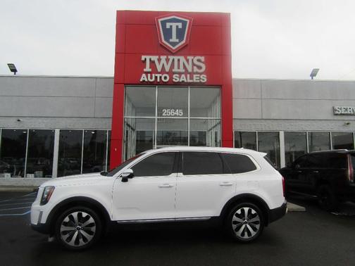 White 2022 Kia Telluride EX