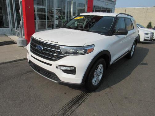 White 2022 Ford Explorer XLT